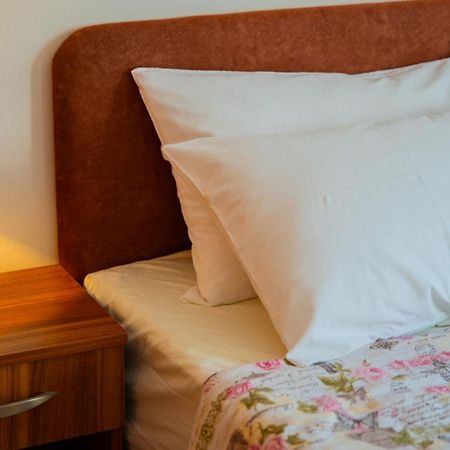 Apartmani Ana Tivat Eksteriør billede