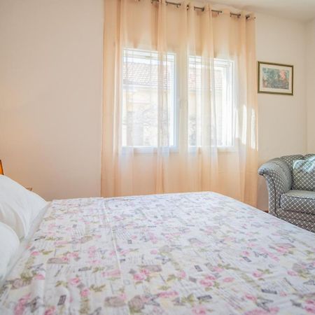 Apartmani Ana Tivat Eksteriør billede